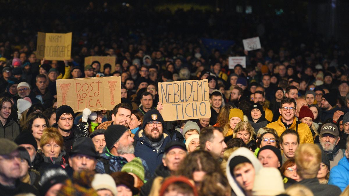 „Dost bylo Fica!“ Na Slovensku se demonstrovalo proti premiérovi